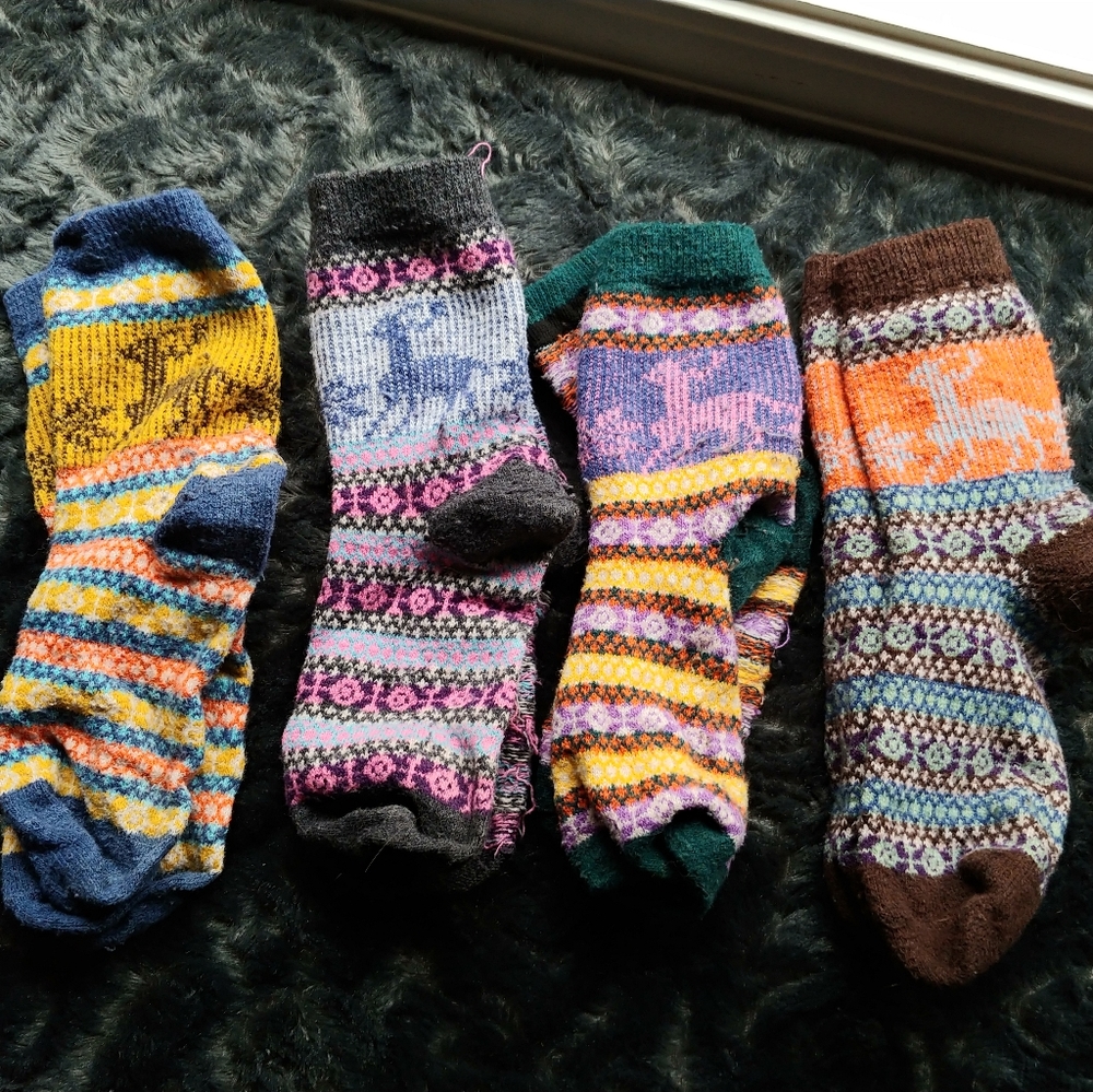 Sold 5 pairs winter pattern wool blend socks